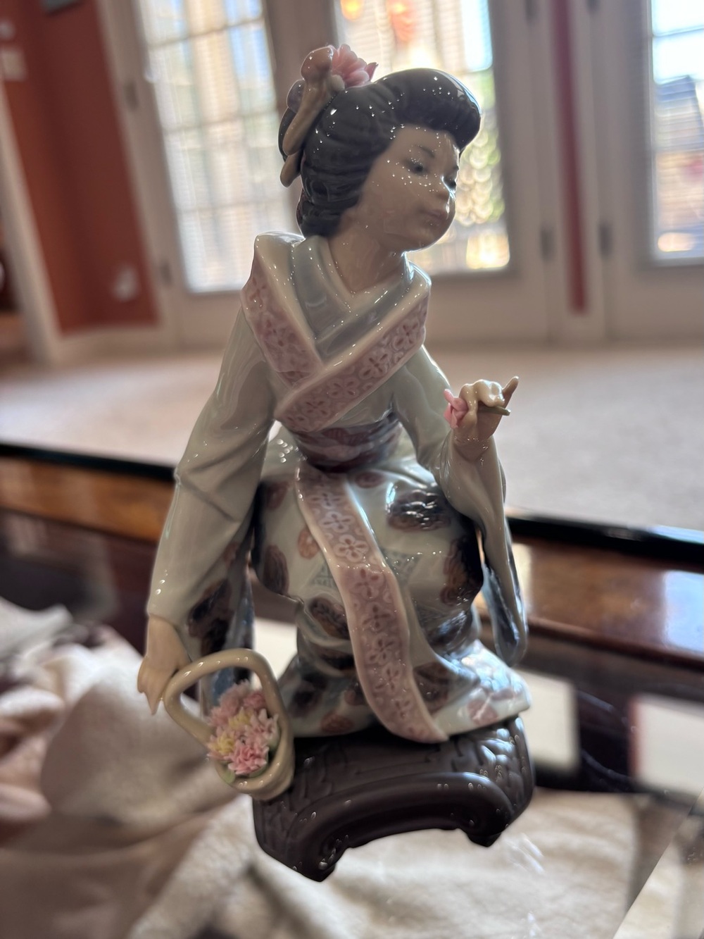 Lladro Porcelain Geisha Figurine - Picture 2 of 4